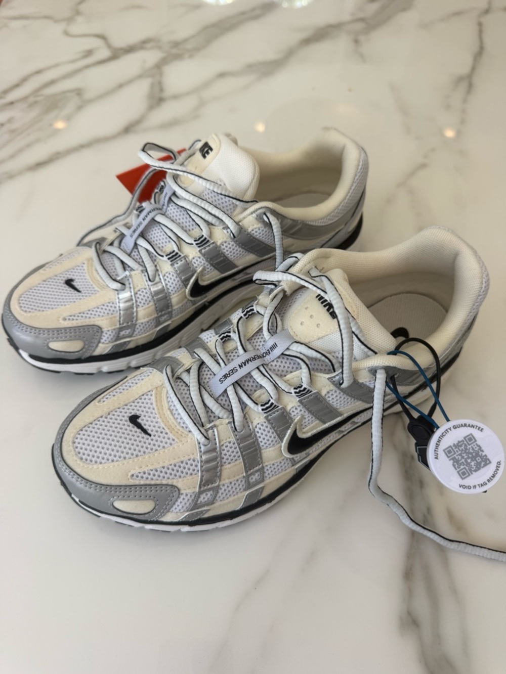 Women's Nike p-6000 coconut milk/black W9
